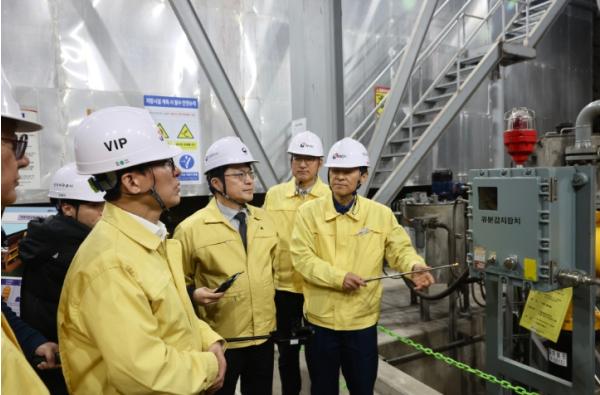 김민석 국무총리 구리 석유비축기지 방문, 석유비축현황 등 점검 기사 이미지