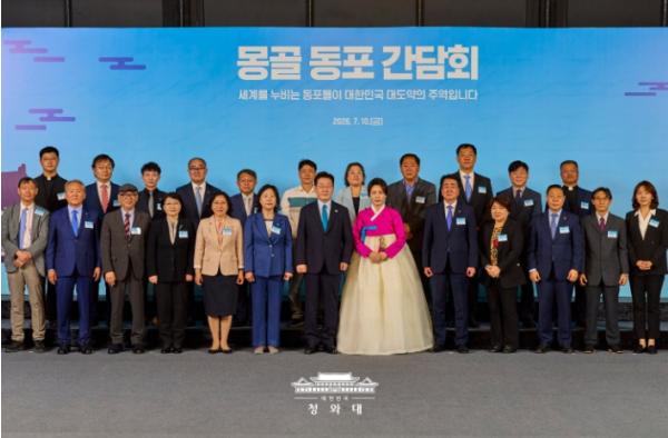이 대통령, 몽골 동포 간담회…'양국, 전략적 동반자 새 시대 열어' 기사 이미지